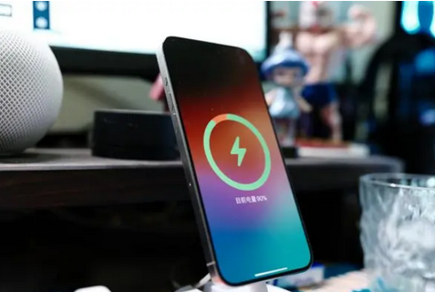 巫溪苹果15换屏服务分享用什么充电器给iPhone15充电更好 