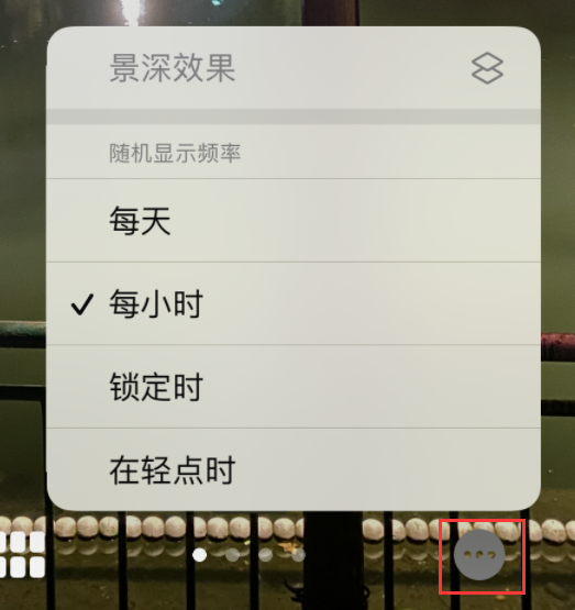 巫溪苹果手机维修分享iOS 16 小技巧：锁定屏幕支持随机切换指定照片 